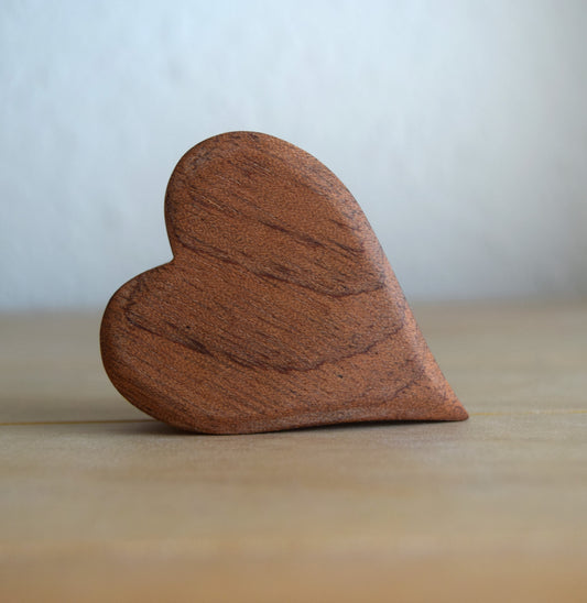 Small Utile Wood Heart - Eric & Albert